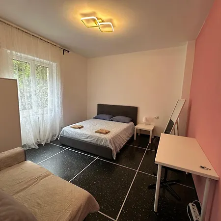 Cozy Near Center Apartmán *